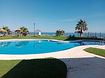 Foto Venta de piso con piscina y terraza en Torreblanca del Sol (Fuengirola), 2ª Línea de playa