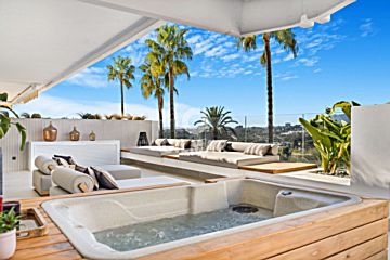 Imagen 1 Venta de piso con piscina en Lomas de Marbella Club-Puente Romano (Marbella (Municipio))
