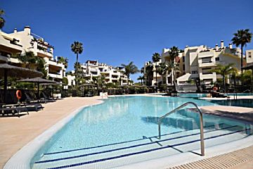 Imagen 1 Venta de piso con piscina en Milla de Oro - Nagüeles (Marbella (Municipio))