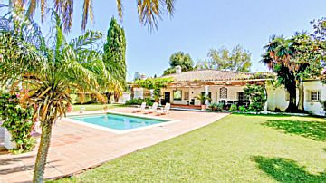 Imagen 1 Venta de casa con piscina en Guadalmina (Marbella (Municipio))