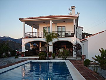 Venta de casas/chalet con piscina y terraza en Cómpeta