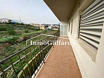 008271 Venta de piso con terraza en Urbanización Santa Rosa-Generación del 27 (Torrox)