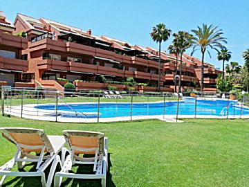 Imagen 1 Alquiler de ático con piscina en Nueva Andalucía (Marbella (Municipio))
