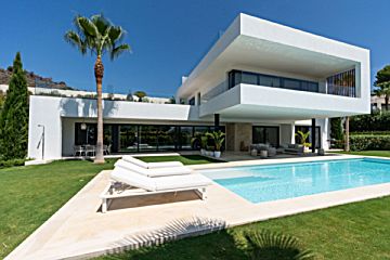 Imagen 1 Venta de casa con piscina en Nueva Andalucía (Marbella (Municipio))