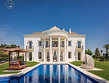 Foto Venta de casa con piscina y terraza en Cabopino (Marbella (Municipio)), Las Chapas