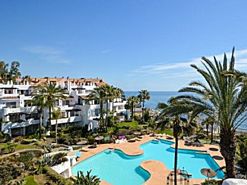 Imagen 1 Venta de piso con piscina en Puerto Banús (Marbella (Municipio))