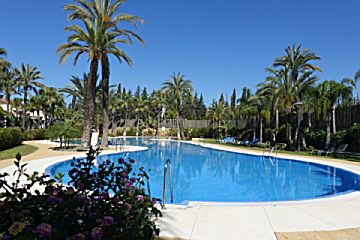 Imagen 1 Venta de planta baja con piscina en Nueva Andalucía (Marbella (Municipio))